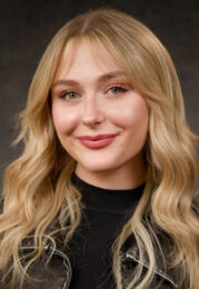 Alyvia Alyn Lind
